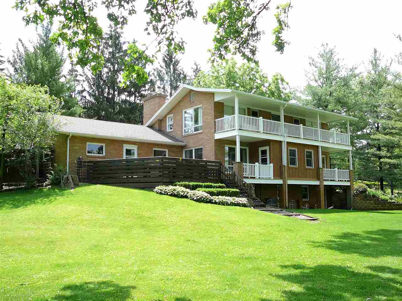 3660 S Riverside Dr, Beloit, WI 53511 photo 1