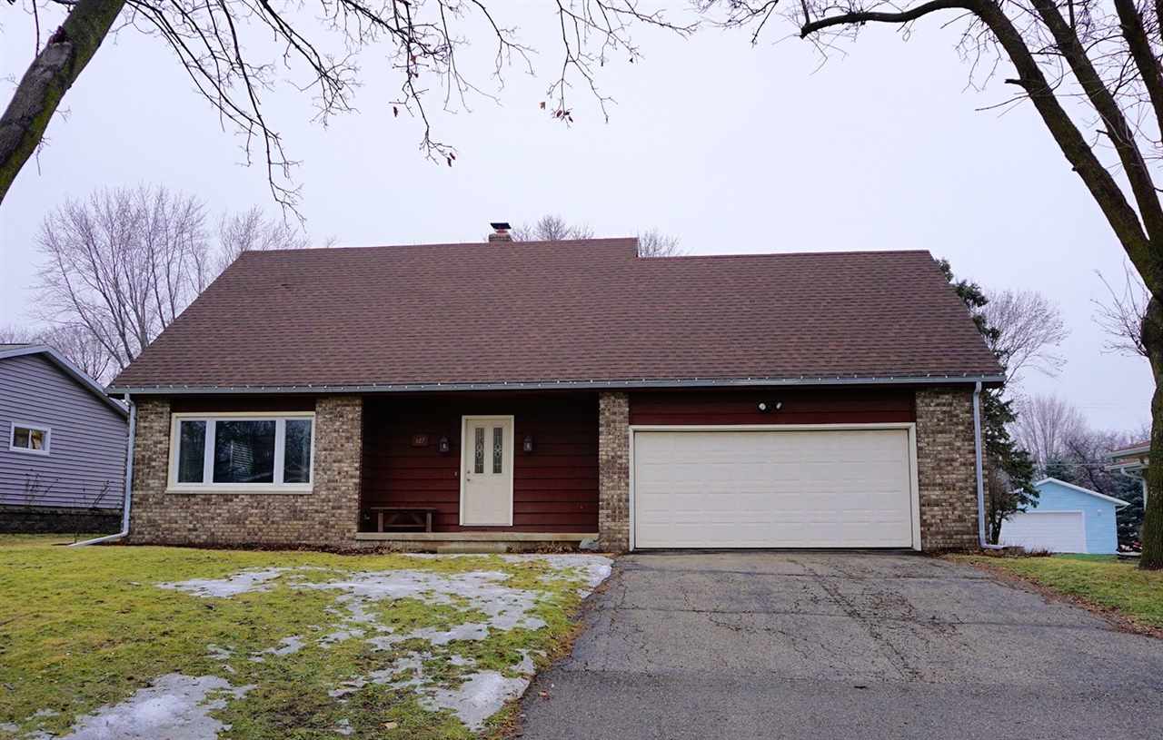 607 7th St, Waunakee, WI 53597 photo 1