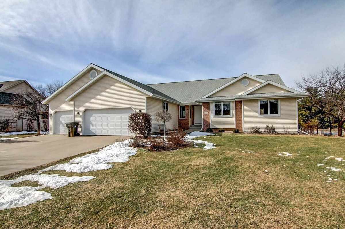 6860 Valiant Dr, Windsor, WI 53598 photo 1