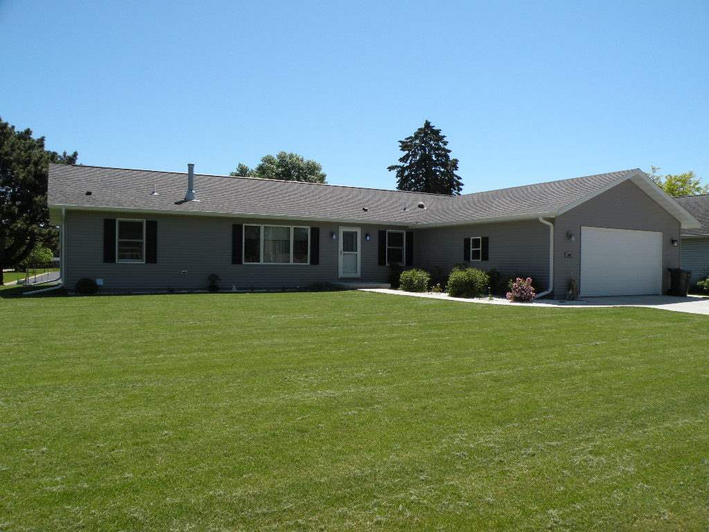 1007 Thomas St, Ripon, WI 54971 photo 1