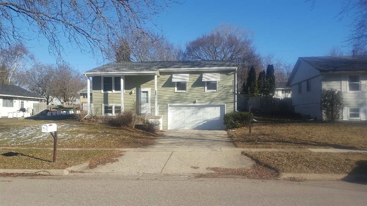 2003 Fairview Dr, Beloit, WI 53511 photo 1