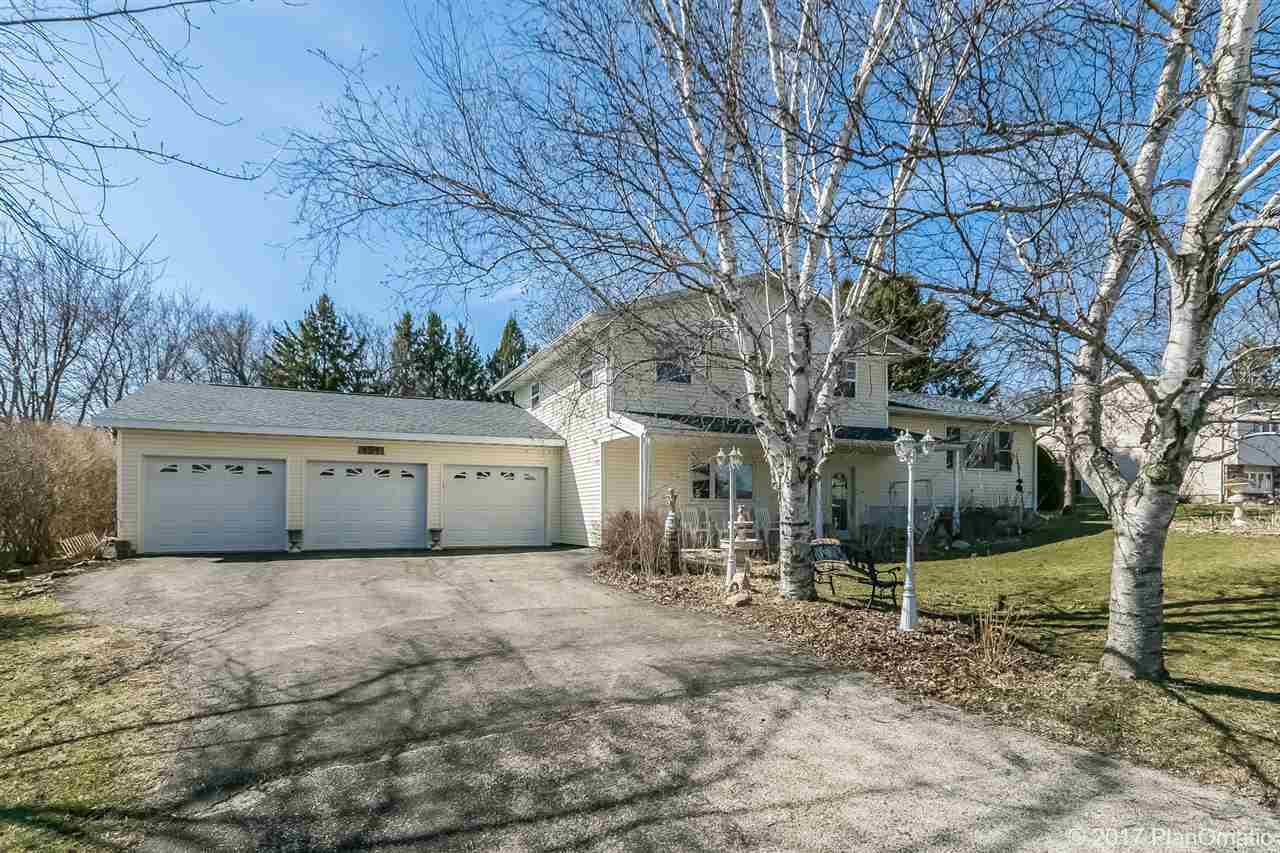 151 Hilltop Dr, Fall River, WI 53932 photo 1