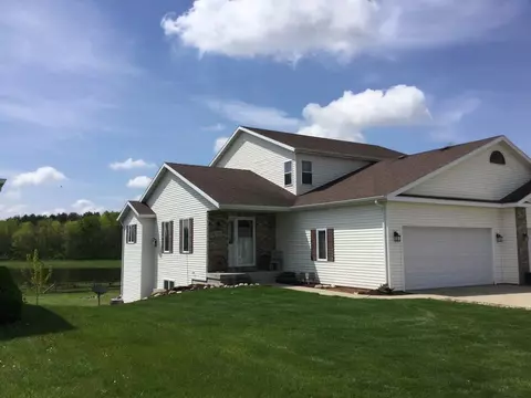 318 Douglas Dr, Brooklyn, WI 53521 photo 1