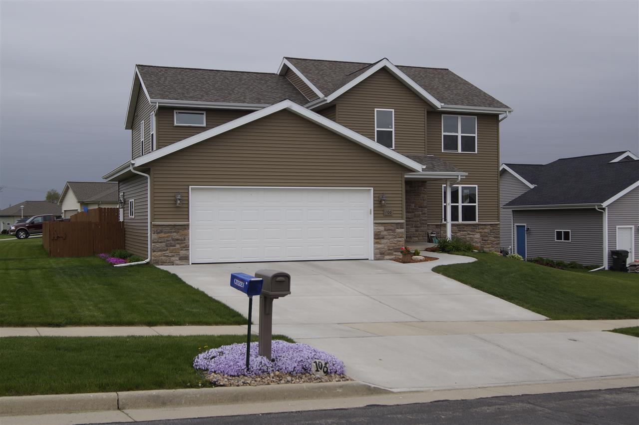 106 Empire Dr, Beaver Dam, WI 53916 photo 1