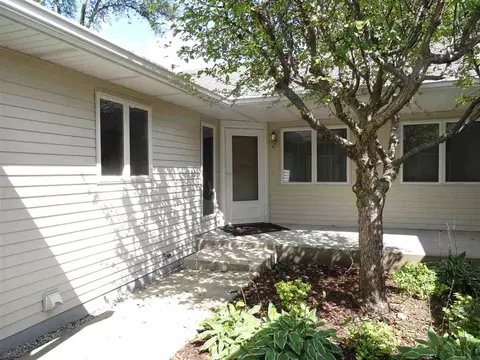 1527 Hackett St, Beloit, WI 53511 photo 1