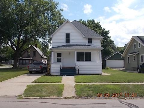 853 Moore St, Beloit, WI 53511 photo 1