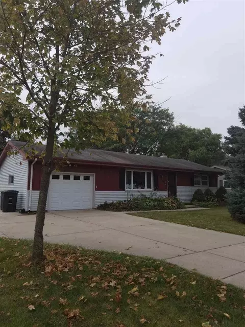 21 E Maple Ln, Milton, WI 53563 photo 1