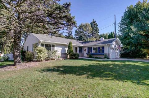 308 Laurel Ln, Madison, WI 53704 photo 1