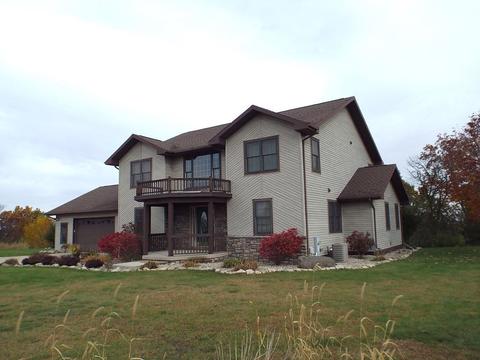 423 Stonehedge Ct, Ripon, WI 54971 photo 1