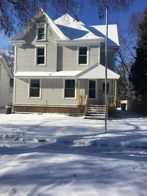 944 Bluff St, Beloit, WI 53511 photo 1