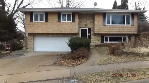 880 Boyer St, Dubuque, IA 52001 photo 1