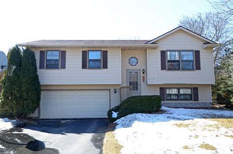 405 Lone Eagle Dr, Madison, WI 53713 photo 1