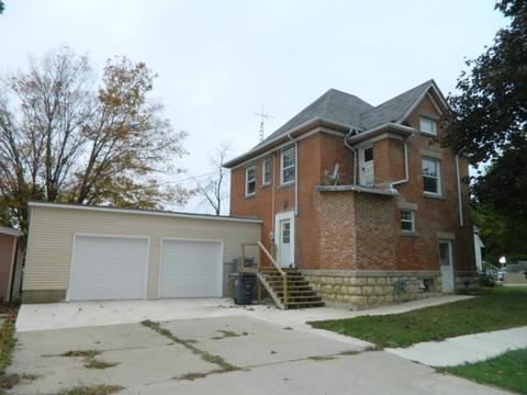 1824 9th St, Monroe, WI 53566 photo 2