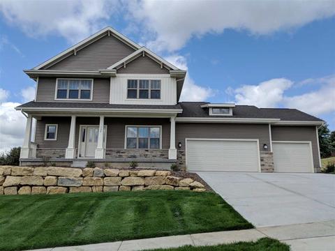 720 Maple Dr, Mount Horeb, WI 53572 photo 1