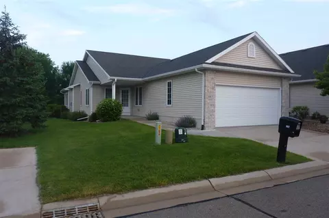 667 Springbrook Cir, Deforest, WI 53532 photo 1