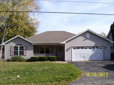 823 Thomas St, Ripon, WI 54971 photo 1