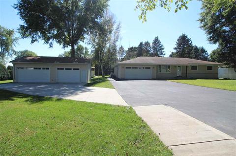3352 W Alpine Dr, Beloit, WI 53511 photo 1