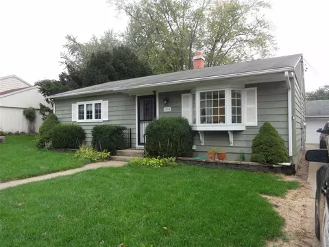 1933 Grant St, Beloit, WI 53511 photo 1