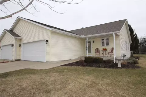 2402 Heather Ter, Beloit, WI 53511 photo 1