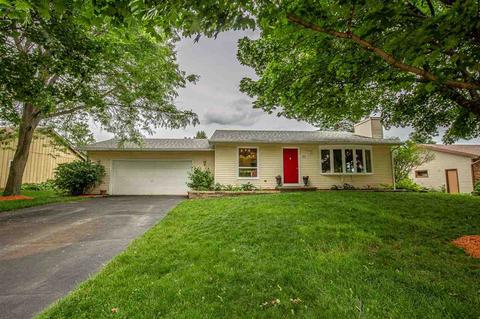 613 Maple Dr, Mount Horeb, WI 53572 photo 1