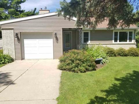 1863 Bjoin Dr, Stoughton, WI 53589 photo 1