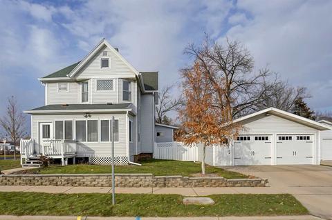 201 E 3rd St, Waunakee, WI 53597 photo 1