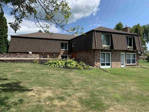 815 E Walnut St, Lancaster, WI 53813 photo 1
