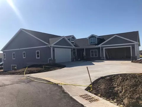 276 Eagle Dr, Oregon, WI 53575 photo 1
