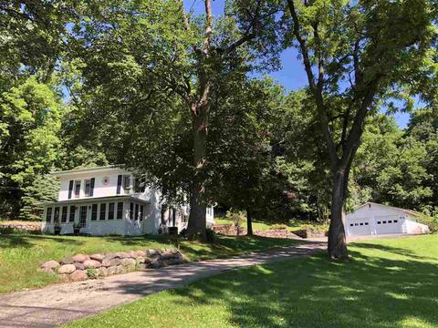 914 Liberty St, Ripon, WI 54971 photo 2