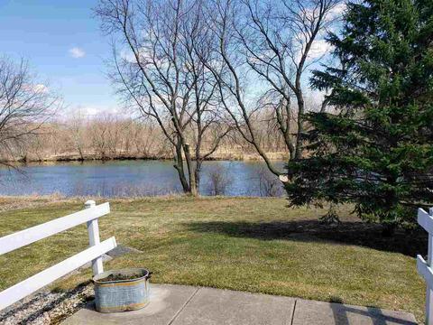 623 Springbrook Cir, Deforest, WI 53532 photo 1