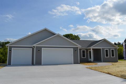345 Sandmar Dr, Ripon, WI 54971 photo 1