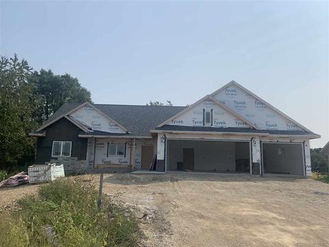 3203 S Jackdaws Dr, Beloit, WI 53511 photo 1