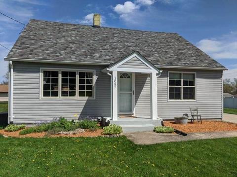 1037 Division St, Beloit, WI 53511 photo 1