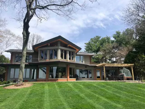 209 Farwell Dr, Madison, WI 53704 photo 1