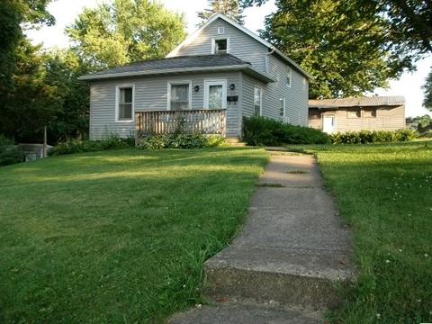 445 E Oak St, Lancaster, WI 53813 photo 1