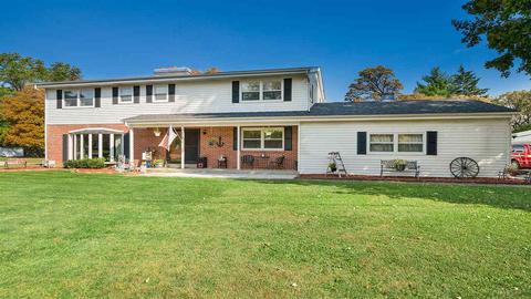 1877 Arrowhead Dr, Beloit, WI 53511 photo 1