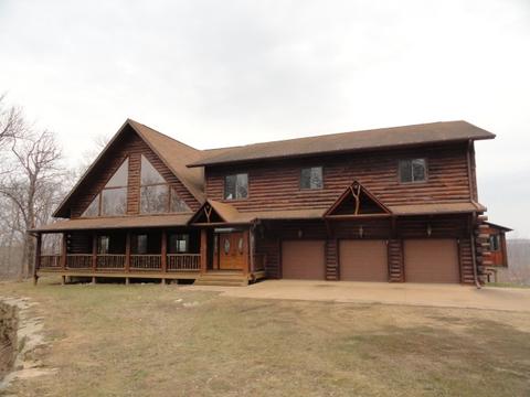 5106 Shamrock Ln, Cassville, WI 53806