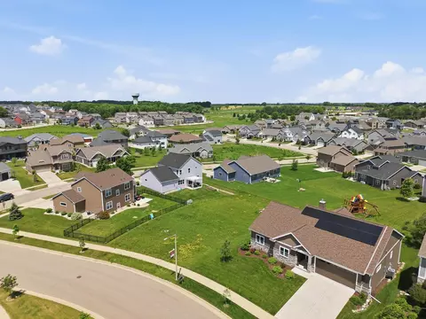 9924 Shining Willow St, Middleton, WI 53562