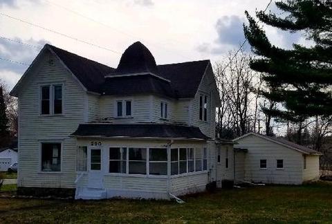 290 S Jackson St, Iola, WI 54945 photo 1