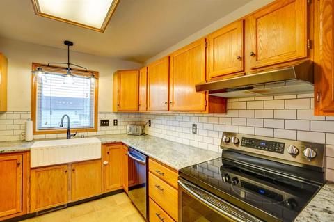 604 Eagle Nest Ln, Deforest, WI 53532 photo 1
