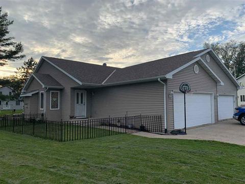 238 Niehoff Dr, Fall River, WI 53932 photo 1