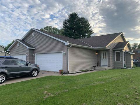 240 Niehoff Dr, Fall River, WI 53932 photo 1