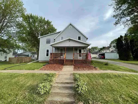 331 E Oak St, Lancaster, WI 53813 photo 1