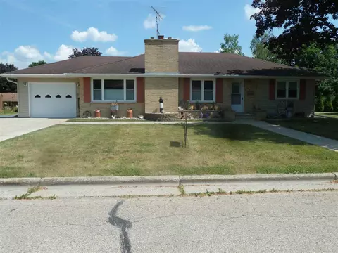 532 Crestview Dr, Waterloo, WI 53594 photo 1