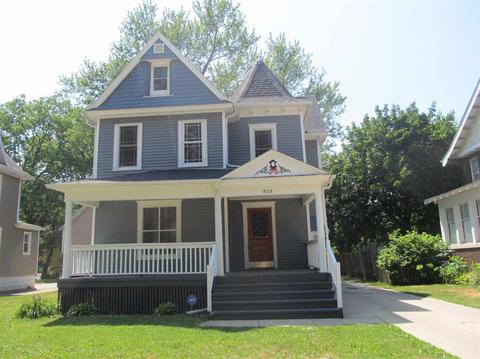 928 Bluff St, Beloit, WI 53511 photo 1