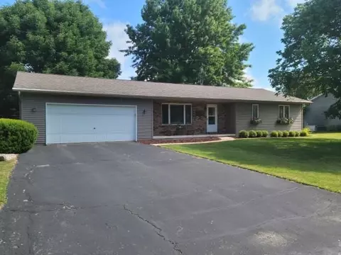 141 Niehoff Dr, Fall River, WI 53932 photo 1