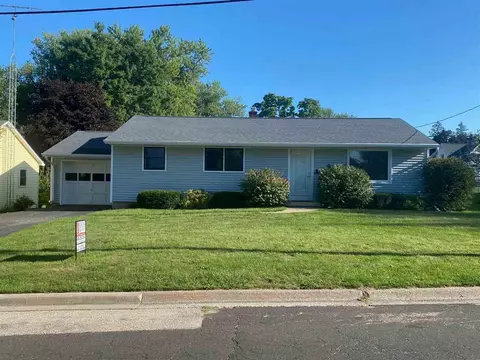 810 E Cherry St, Lancaster, WI 53813 photo 1
