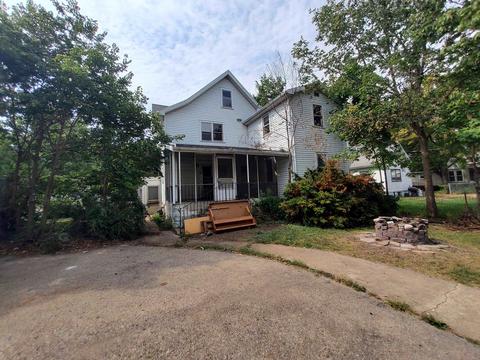 825 Bluff St, Beloit, WI 53511 photo 1