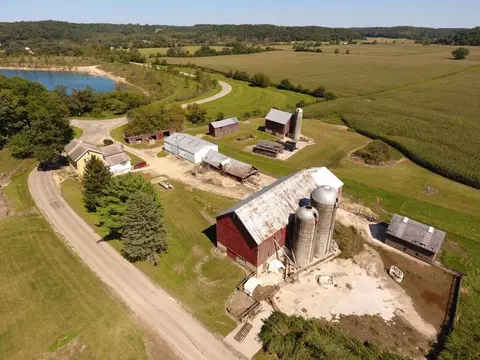 4264 N Birch Trl, Cross Plains, WI 53528
