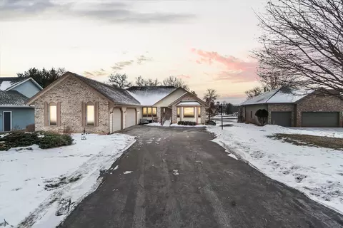 326 E Samuelsen Dr, Edgerton, WI 53534 photo 1